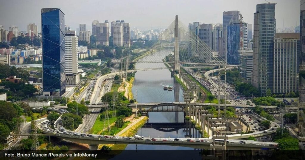 Marginal Pinheiros e regiao da Faria Lima em Sao Paulo