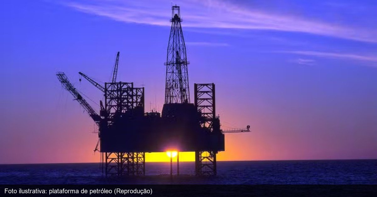 Plataforma de petróleo na Bacia de Campos