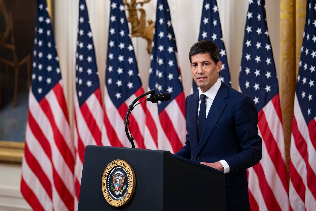 Fed sob Kevin Warsh: dólar cai antes de discurso decisivo em Jackson Hole e mercado espera sinal sobre juros americanos