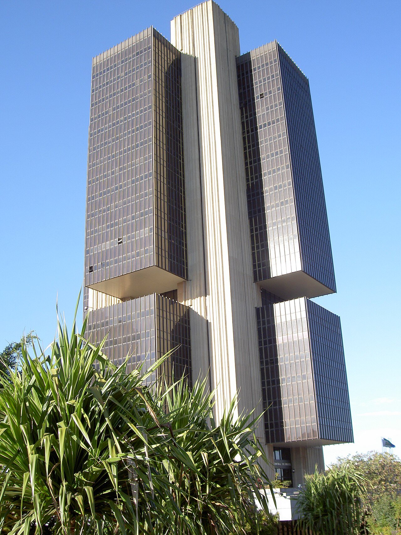 IPCA-15 de outubro desacelera para 0,32%, mas acumulado em 12 meses sobe a 4,62%