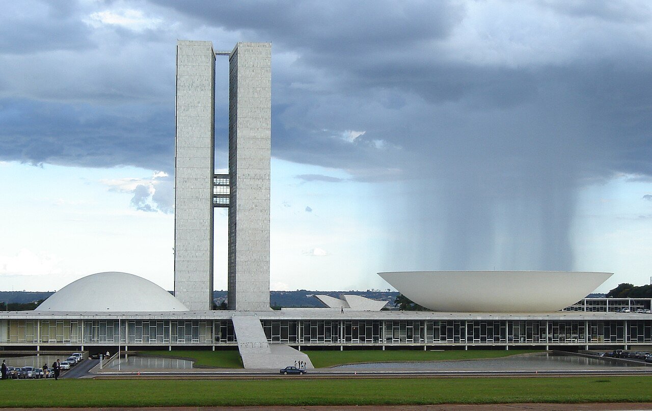 Governo prepara pacote fiscal sob pressão da crise cambial da semana